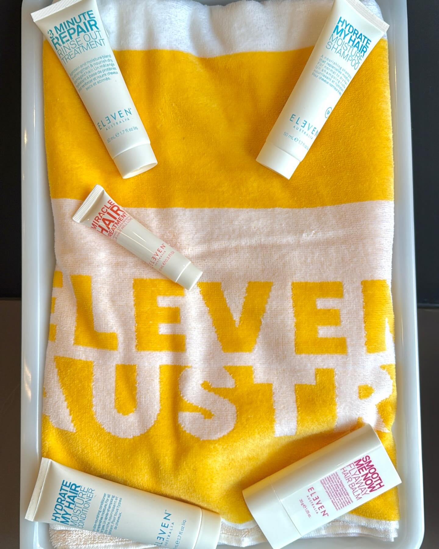Summer essentials☀️
It’s time to get you hair summer proof with this essentials: 
🏝️Eleven Australia beach towel 
🛍️ Mini shampoo en conditioner wat bij jou haar type past
🌸 Smooth me now Flyaway Hair Balm
⚡️ 3 Minute Repair Rinse Out treatment 
We beginnen de zomer goed met een winactie!
Kans maken op dit leuke zomerpakket van Eleven? 
1. Volg ons @lintsenkappers 
2. Like onze post
3. Deel de post in je verhaal en tag ons!✨
1 winnaar word bekend gemaakt op Dinsdag 22 Juli met een berichtje van ons!💛 

#winactie #elevenaustralia #zomer #lintsenkappers #alphenaandenrijn #summerproof #hair