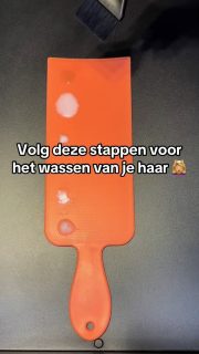 Gezond haar begint bij de manier waarop jij het verzorgt. Oftewel ‘Skincare for your hair’ ✨
Gebruik altijd producten zonder parabenen en sulfaten voor gezond en mooi haar! 
Wasroutine: 
🌸 (Detox) Shampoo 
🌸 Shampoo 
🌸 Masker
🌸 Conditioner 
🌸 Leave-in
🌸 Hittebeschermer
Voor advies voor de juiste producten voor jouw wasroutine staan wij voor je klaar! 
 
#wasroutine #gezondhaar #kapper #lintsenkappers