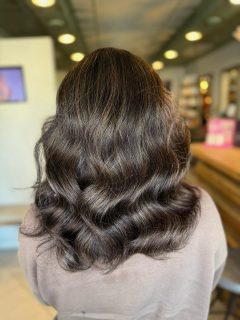 Bij deze dame hebben we eerst highlights gezet, daarna twee weken later een keratine behandeling voor een mooie glans en gezonder haar✨🖤🤎 ✨ #k18treatment#alphenaandenrijn#colormebykevinmurphy#gloss#highlights#hairgoals#healthy