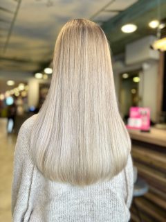 Fresh Blonde 
Spring ready 🌸☀️

🌸 highlights, face frame, balayage
🌸 k18
🌸 gloss
🌸 blowdry

Full head folies met een mooie heldere gloss ✨
#k18 #kevinmurphynl #blonde