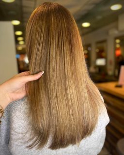 𝙁𝙧𝙞𝙨𝙨𝙚 𝙠𝙡𝙚𝙪𝙧 𝙚𝙣 𝙚𝙚𝙣 𝙣𝙞𝙚𝙪𝙬 𝙠𝙖𝙥𝙨𝙚𝙡 𝙫𝙤𝙤𝙧 𝙚𝙚𝙣 𝙯𝙖𝙘𝙝𝙩𝙚, 𝙣𝙖𝙩𝙪𝙪𝙧𝙡𝙞𝙟𝙠𝙚 𝙡𝙤𝙤𝙠🤍✨ #kevinmurpycolor #colormygloss #k18 #naturelhair