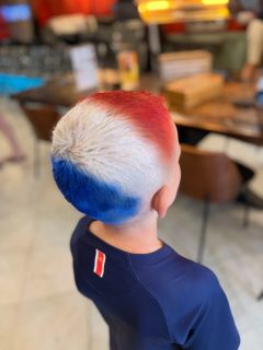 Wij zijn al helemaal klaar voor vanavond! β½οΈπ§‘
Wil je nou ook je haar rood wit blauw of oranje hebben, kom dan vandaag langs!
We zijn tot 16:00 uur open π€©
#lintsenkappers #alphenaandenrijn #wkvoetbal